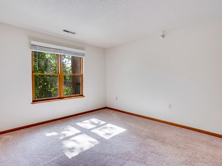 Empty bedroom with a window